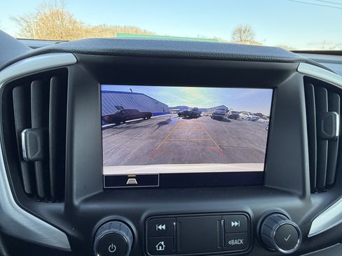 Used 2024 GMC Terrain SLT w/ Infotainment Package II image 14