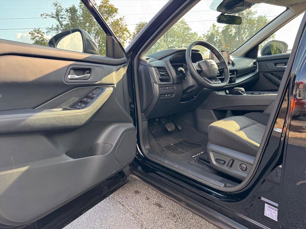 Certified 2026 Nissan Rogue SV FWD image 15