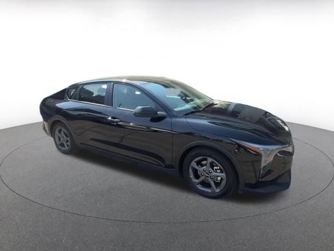 Used 2025 Kia K4 LXS image 2