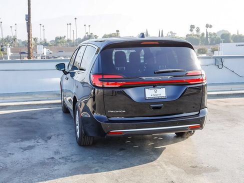 New 2027 Chrysler Pacifica Select FWD image 7
