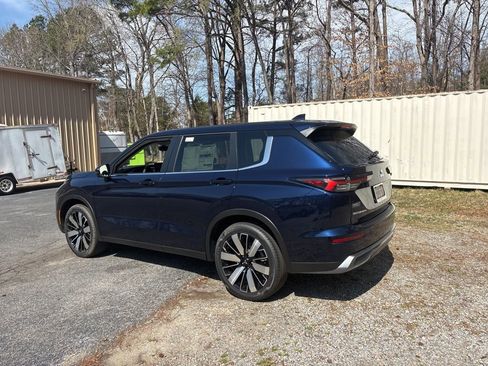 New 2026 Mitsubishi Outlander FWD image 8