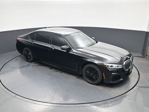 Used 2021 BMW 750i xDrive w/ Executive Package image 25