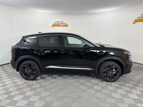 New 2026 Nissan Kicks SR FWD image 7