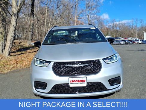 New 2026 Chrysler Pacifica Select image 2