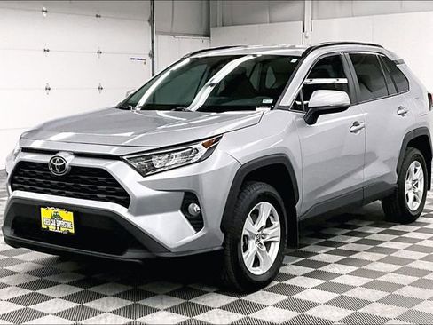 Used 2021 Toyota RAV4 XLE image 12