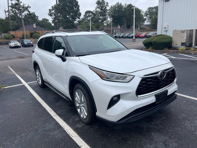 Used 2023 Toyota Highlander Limited FWD image 1