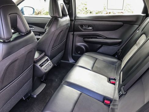 Used 2024 Nissan Ariya AWD image 18