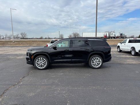New 2026 Chevrolet Traverse LT w/ Driver Confidence Package image 2