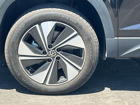 Certified 2024 Volkswagen Taos SE AWD/4WD image 9