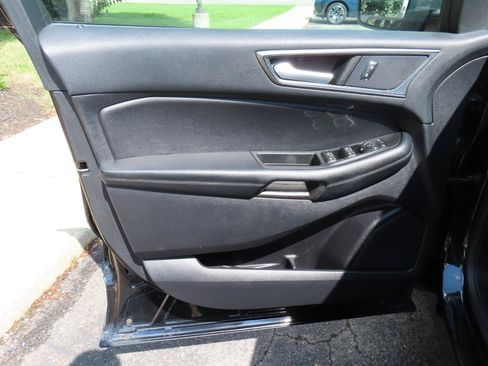 Used 2021 Ford Edge SE FWD image 16