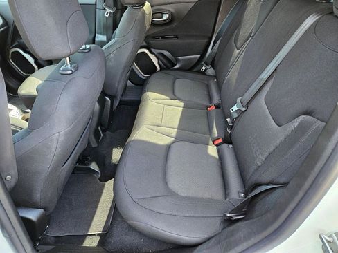 Used 2017 Jeep Renegade Latitude AWD/4WD image 10