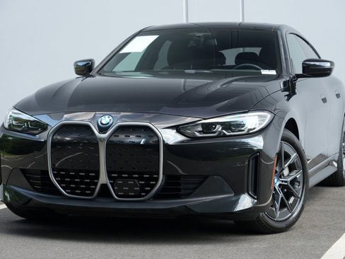 Used 2023 BMW i4 eDrive35 RWD image 3