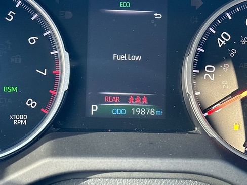 Used 2022 Toyota RAV4 LE image 17