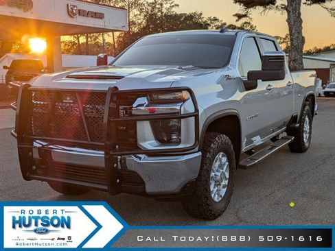 Used 2023 Chevrolet Silverado 2500 LT image 2