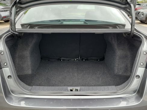 Certified 2025 Nissan Versa SV image 9