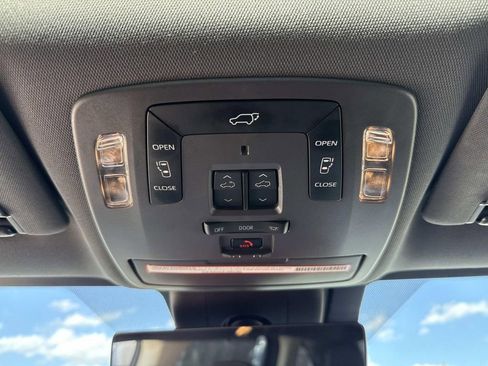 Used 2021 Toyota Sienna Platinum image 45