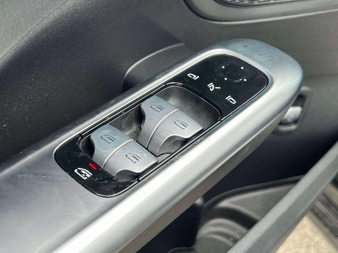 Used 2025 Mercedes-Benz C 300 4MATIC Sedan image 18