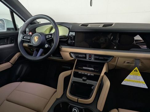 New 2026 Porsche Cayenne image 22