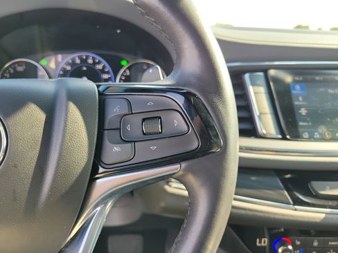 Used 2024 Buick Enclave Premium image 23
