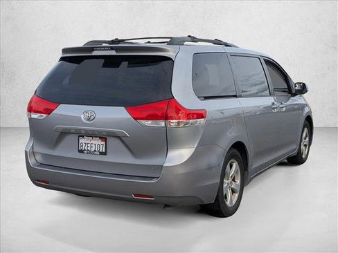 Used 2012 Toyota Sienna LE image 5