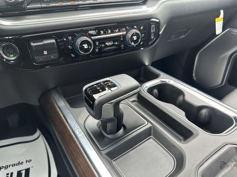 Used 2025 Chevrolet Silverado 1500 High Country w/ High Country Premium Package AWD/4WD image 46