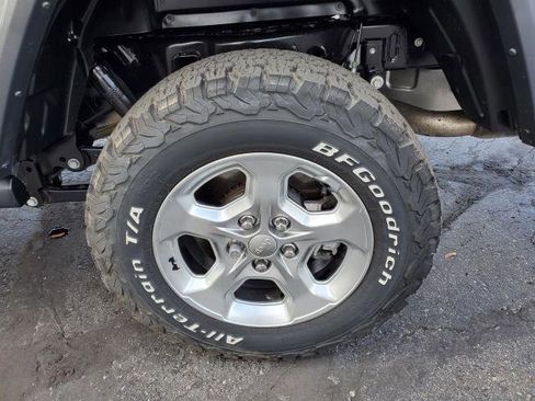 Used 2021 Jeep Gladiator Sport image 24