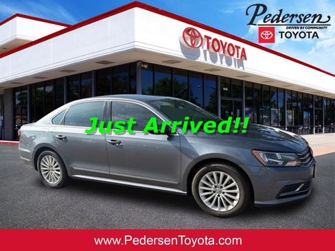 Used 2017 Volkswagen Passat 1.8T SE FWD image 1