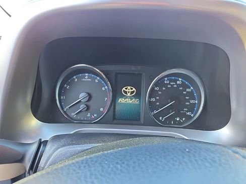 Used 2017 Toyota RAV4 Limited image 15