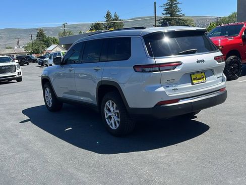 Used 2022 Jeep Grand Cherokee L Limited AWD/4WD image 7