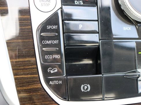 Used 2025 BMW X7 xDrive40i image 59