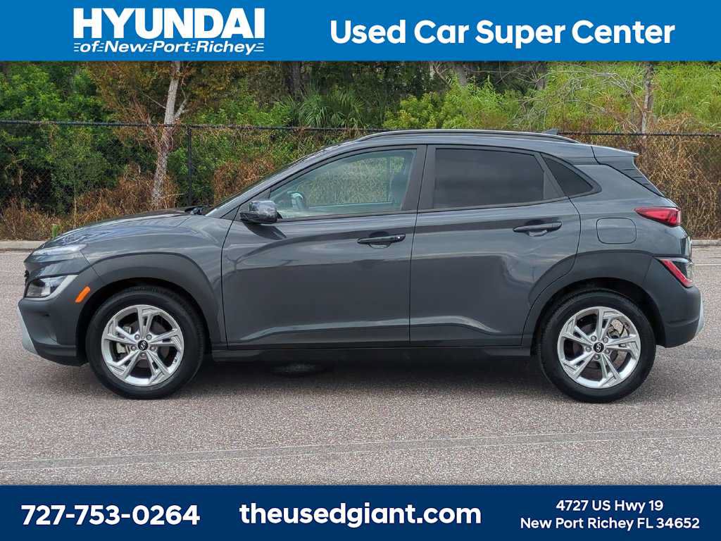 Used 2023 Hyundai Kona SEL FWD image 2