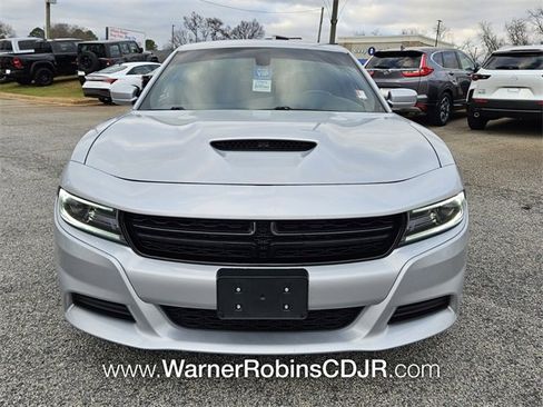 Used 2019 Dodge Charger SXT image 2