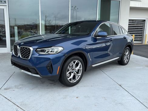 Certified 2023 BMW X4 xDrive30i w/ Premium Package image 2