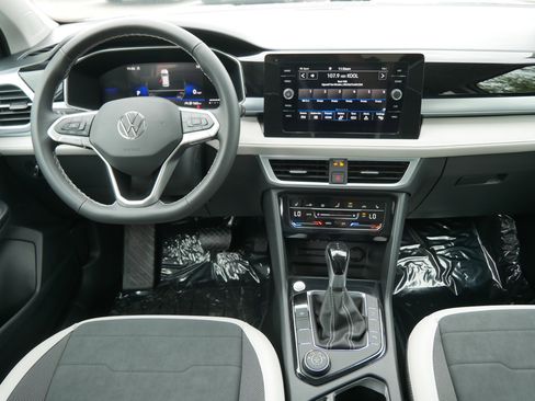 New 2026 Volkswagen Taos SE AWD/4WD image 9