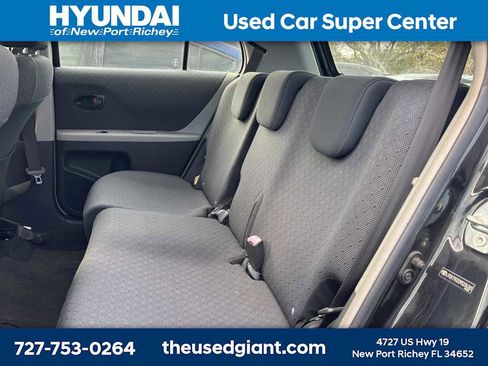 Used 2009 Toyota Yaris 4-Door Hatchback image 8