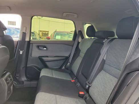 Used 2023 Nissan Rogue SV FWD image 14
