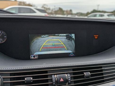 Used 2019 Lexus LS 500h AWD image 29