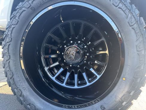 Used 2026 Ford F450 Platinum w/ FX4 Off-Road Package image 7