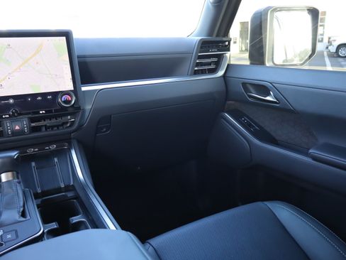 Used 2025 Lexus GX 550 w/ Accessory Package (2T) AWD/4WD image 16