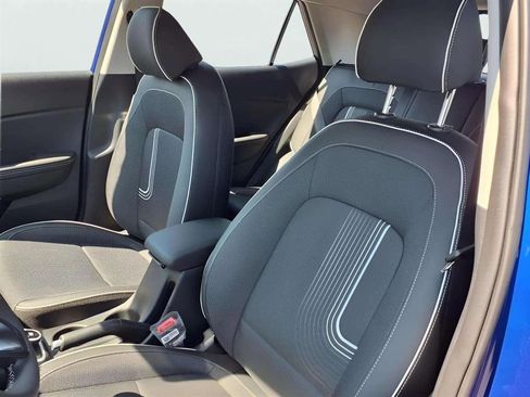 New 2025 Hyundai Venue Limited image 11