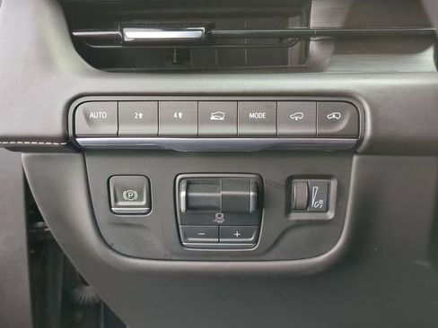 Used 2023 Cadillac Escalade Premium Luxury Platinum image 19