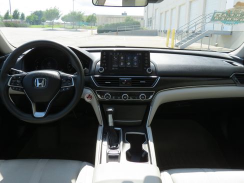 Used 2018 Honda Accord EX image 11