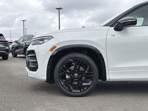 New 2026 Volkswagen Tiguan SE R-Line FWD image 9