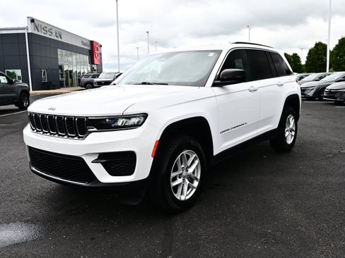 Used 2024 Jeep Grand Cherokee Laredo X AWD/4WD image 4