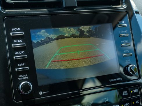 Used 2021 Toyota Prius XLE FWD image 24
