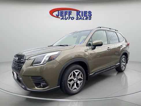Used 2023 Subaru Forester Premium AWD/4WD image 1