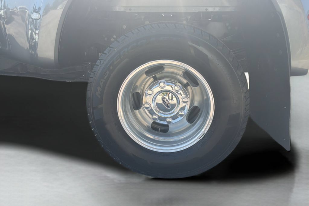 Used 2025 Ford F350 Lariat AWD/4WD image 19