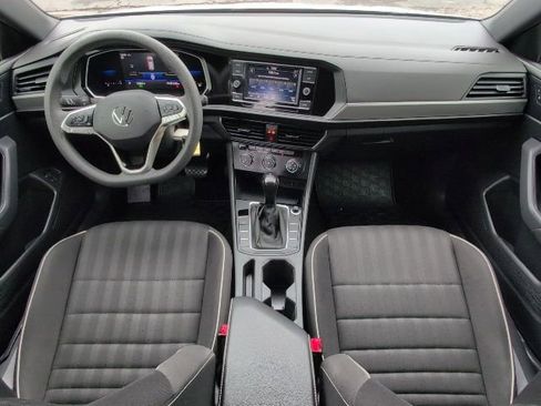 Used 2022 Volkswagen Jetta Sport image 5