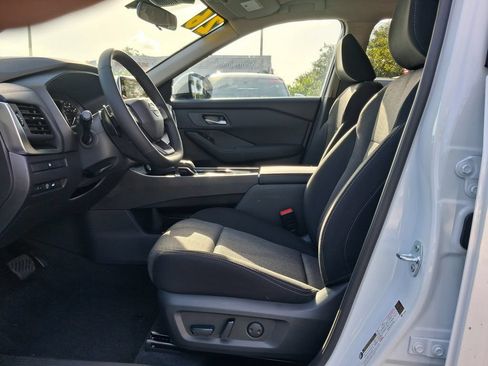 Used 2026 Nissan Rogue SV FWD image 17
