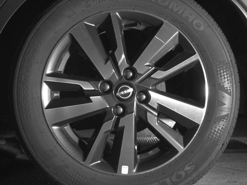 Used 2025 Nissan Versa SV FWD image 14